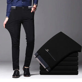 Calça Social Masculina Romenzi Meyer RZ252 com design elegante e materiais de alta qualidade. Perfeita para conforto e estilo em todas as ocasiões.