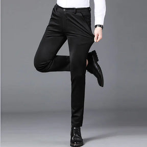 Calça Social Masculina Romenzi Meyer RZ252 com design elegante e materiais de alta qualidade. Perfeita para conforto e estilo em todas as ocasiões.