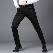 Calça Social Masculina Romenzi Meyer RZ252 com design elegante e materiais de alta qualidade. Perfeita para conforto e estilo em todas as ocasiões.