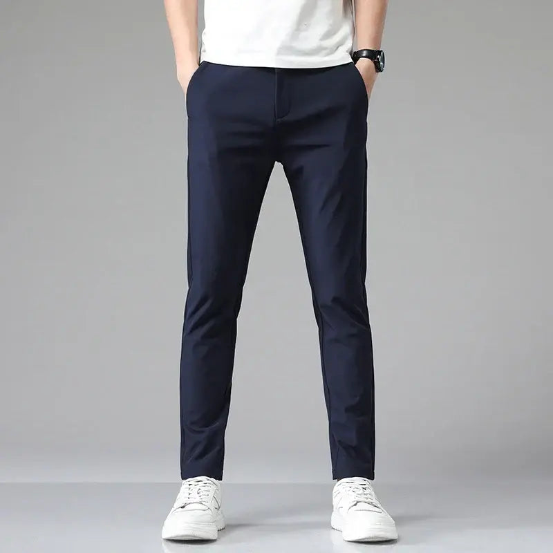 Calça Social Masculina Slim Romenzi RZ007 – sofisticação, conforto e versatilidade em modelagem slim fit com tecido premium.