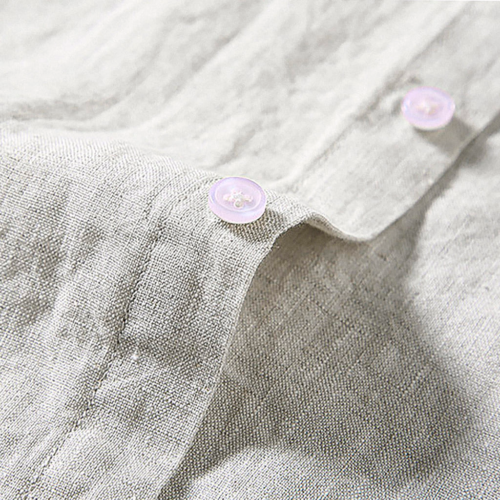 Camisa de Linho Romenzi Provence RZ570: elegância mediterrânea em linho premium, perfeita para dias quentes. Estilo sofisticado e confortável para qualquer ocasião.