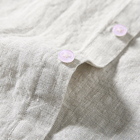 Camisa de Linho Romenzi Provence RZ570: elegância mediterrânea em linho premium, perfeita para dias quentes. Estilo sofisticado e confortável para qualquer ocasião.