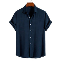 Camisa Manga Curta Básica Romenzi Modern RZ571 feita em tecido de alta qualidade, com design clean e caimento impecável que une conforto e sofisticação.