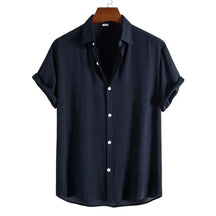 Camisa Manga Curta Lisa Romenzi RZ537 feita em tecido leve e respirável, com design minimalista e caimento ajustado que garante estilo e conforto.