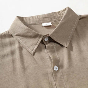 Camisa Manga Curta Lisa Romenzi RZ537 feita em tecido leve e respirável, com design minimalista e caimento ajustado que garante estilo e conforto.