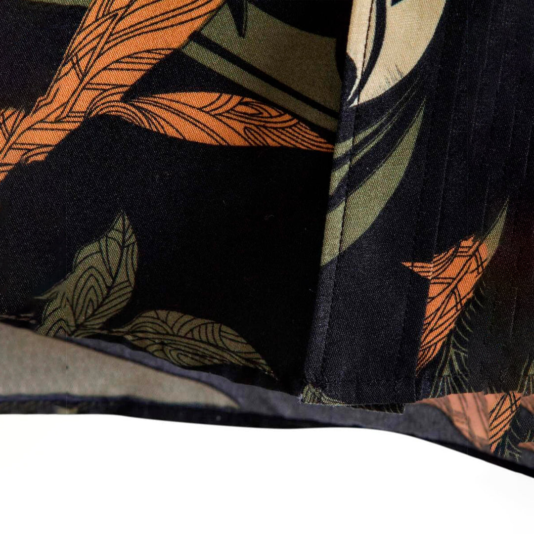 Camisa Manga Curta Romenzi Autumn RZ577 feita em tecido leve de alta qualidade, com design moderno e estampas versáteis que garantem estilo e conforto.