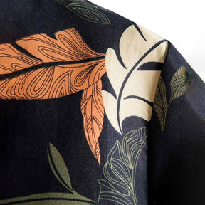Camisa Manga Curta Romenzi Autumn RZ577 feita em tecido leve de alta qualidade, com design moderno e estampas versáteis que garantem estilo e conforto.