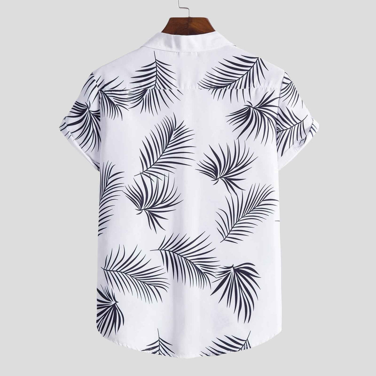Camisa Manga Curta Romenzi Ipanema RZ584 feita em tecido leve de alta qualidade, com estampa minimalista de folhas que une frescor, estilo e sofisticação.