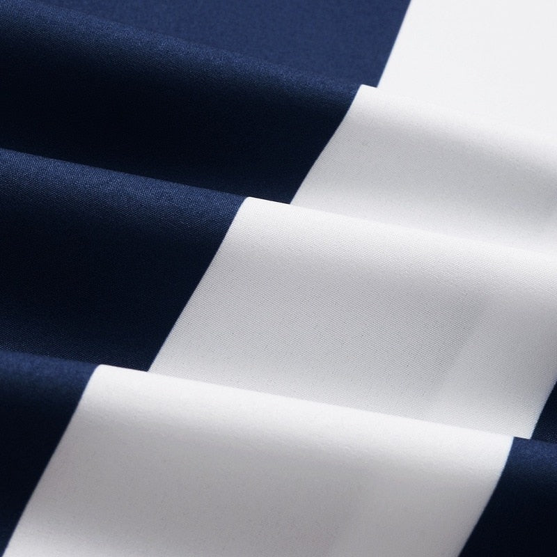 Camisa Manga Curta Romenzi Ocean RZ590 feita em tecido leve, com caimento sofisticado que garante frescor, elegância e versatilidade em ocasiões casuais.