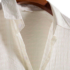 Camisa Manga Curta Romenzi Playa Off White RZ591 em tecido leve, com design sofisticado e caimento impecável para ocasiões casuais e dias ensolarados.