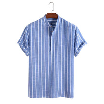 Camisa Manga Curta Romenzi Sierra RZ594 feita em tecido leve, com estampas abstratas modernas e caimento impecável que une frescor, estilo e elegância.