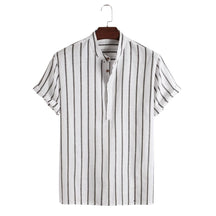 Camisa Manga Curta Romenzi Sierra RZ594 feita em tecido leve, com estampas abstratas modernas e caimento impecável que une frescor, estilo e elegância.