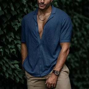 Camisa Masculina Romenzi RZ020 com design moderno, gola polo, modelagem ajustada e tecido respirável para conforto e elegância.