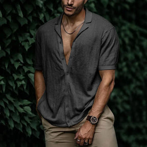 Camisa Masculina Romenzi RZ020 com design moderno, gola polo, modelagem ajustada e tecido respirável para conforto e elegância.