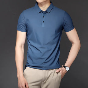 Camisa Polo Masculina Seda Gelo Romenzi RZ013 com manga curta e tecido tecnológico, ideal para sofisticação e conforto diário.