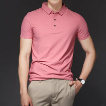 Camisa Polo Masculina Seda Gelo Romenzi RZ013 com manga curta e tecido tecnológico, ideal para sofisticação e conforto diário.
