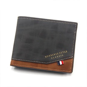 Carteira de couro masculina Malcom Romenzi RZ483 com design compacto, acabamento elegante e compartimentos funcionais para documentos e cartões.