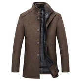 Casaco Trench Coat Masculino de Lã Grife Romenzi RZ129 em lã premium, com design britânico elegante e colete removível para maior versatilidade.
