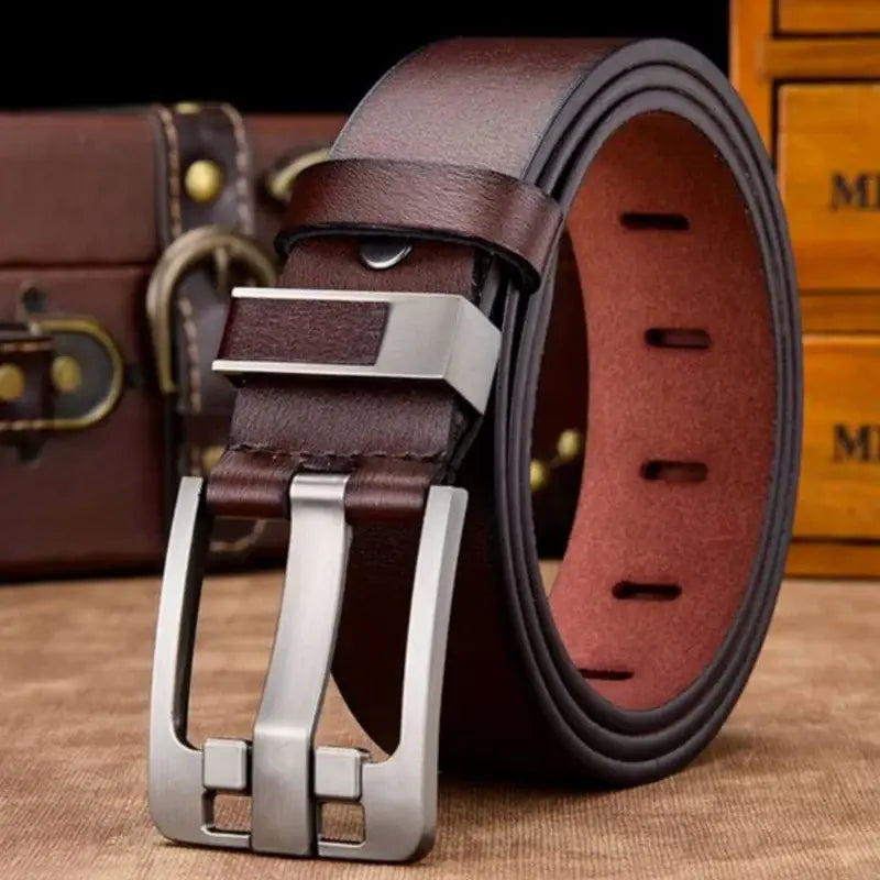 Cinto Masculino de Couro Confy Romenzi RZ344 com fivela de 6,7 cm e couro ecológico nas cores sofisticadas para looks casuais e formais.