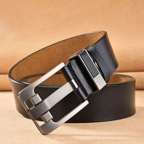 Cinto Masculino de Couro Confy Romenzi RZ344 com fivela de 6,7 cm e couro ecológico nas cores sofisticadas para looks casuais e formais.