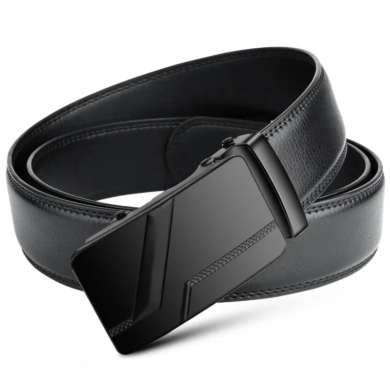 Cinto Masculino de Couro Luxury Romenzi RZ338 nas cor preto com acabamento refinado e design elegante para looks sociais e casuais.