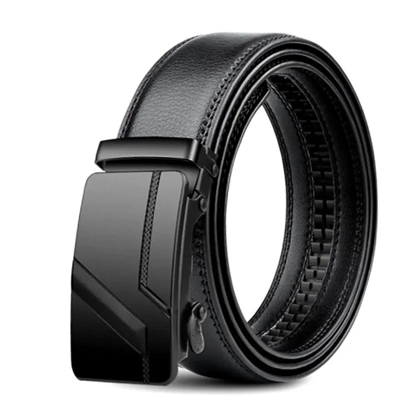 Cinto Masculino de Couro Luxury Romenzi RZ338 nas cor preto com acabamento refinado e design elegante para looks sociais e casuais.