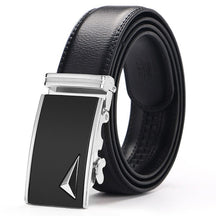Cinto Masculino Couro Romenzi Altivo RZ466 com fivela esculpida e couro legítimo, ideal para compor visuais elegantes com estilo e durabilidade.