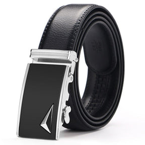 Cinto Masculino Couro Romenzi Altivo RZ466 com fivela esculpida e couro legítimo, ideal para compor visuais elegantes com estilo e durabilidade.