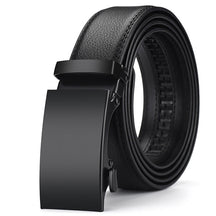 Cinto Masculino Couro Romenzi Altivo RZ466 com fivela esculpida e couro legítimo, ideal para compor visuais elegantes com estilo e durabilidade.