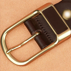 Cinto Masculino de Couro Romenzi Argos RZ469 com fivela metálica imponente e acabamento premium para homens que valorizam autenticidade e elegância