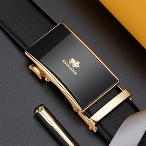 Cinto Masculino de Couro Romenzi Bison RZ476 com fivela estilo bison e acabamento refinado, acessório elegante para diversas ocasiões