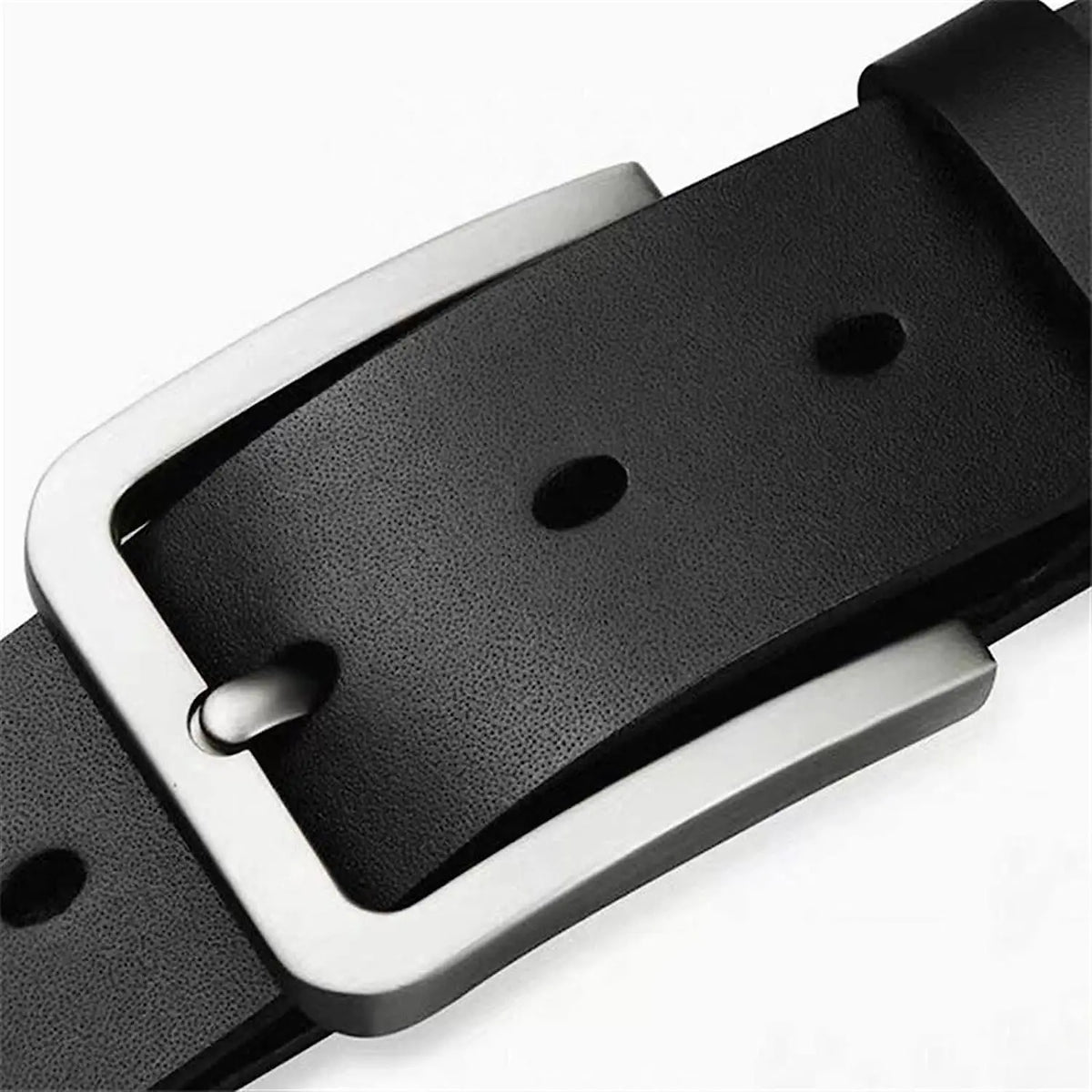 Cinto Masculino Couro Romenzi Casual RZ464 com acabamento elegante e design versátil, ideal para compor looks autênticos com sofisticação.