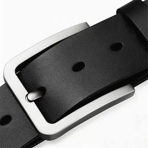 Cinto Masculino Couro Romenzi Casual RZ464 com acabamento elegante e design versátil, ideal para compor looks autênticos com sofisticação.