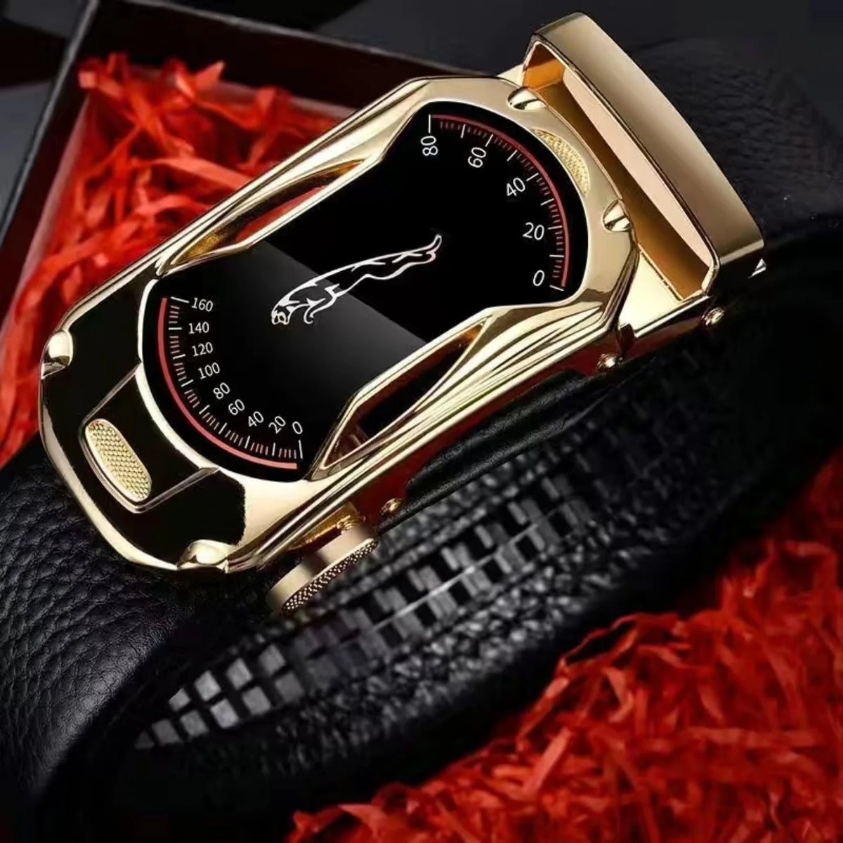 Cinto Masculino Jaguar Romenzi RZ339 com fivela automática dourada, prata ou preta, feito em couro PU com design sofisticado e ajuste preciso.