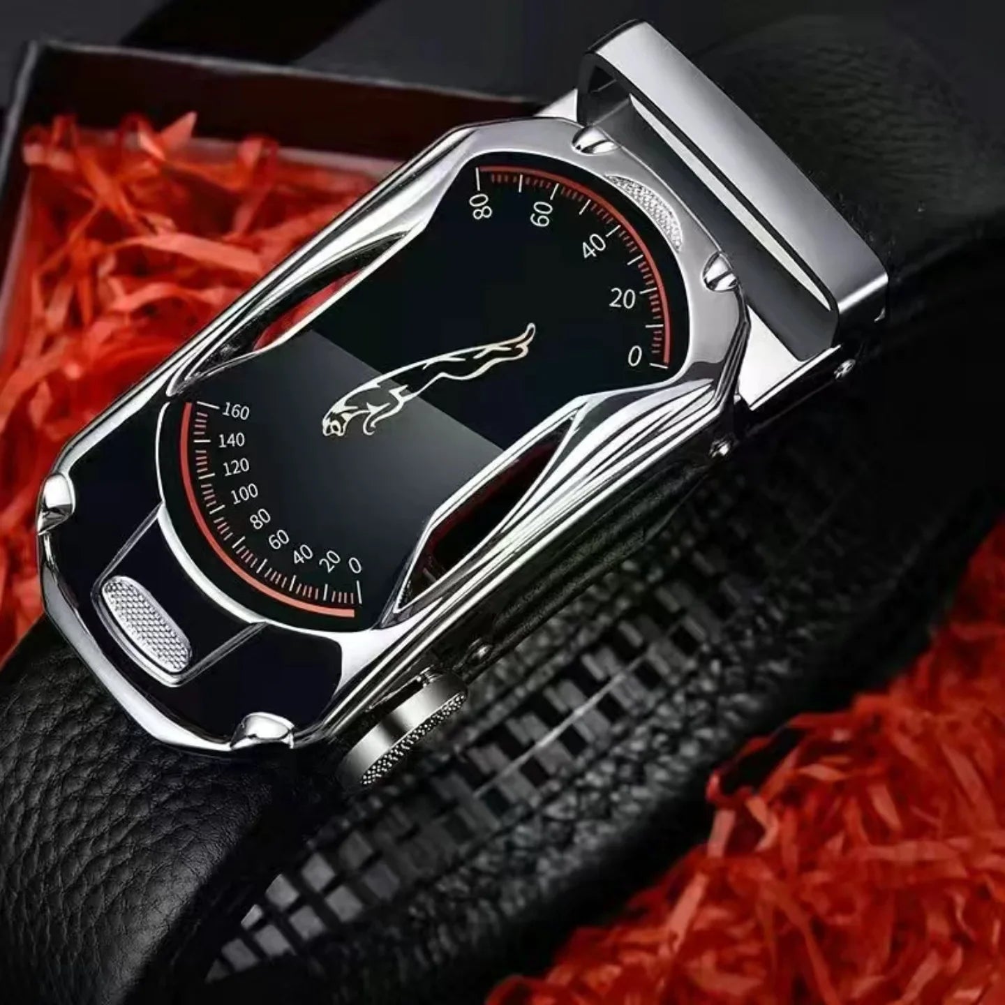 Cinto Masculino Jaguar Romenzi RZ339 com fivela automática dourada, prata ou preta, feito em couro PU com design sofisticado e ajuste preciso.