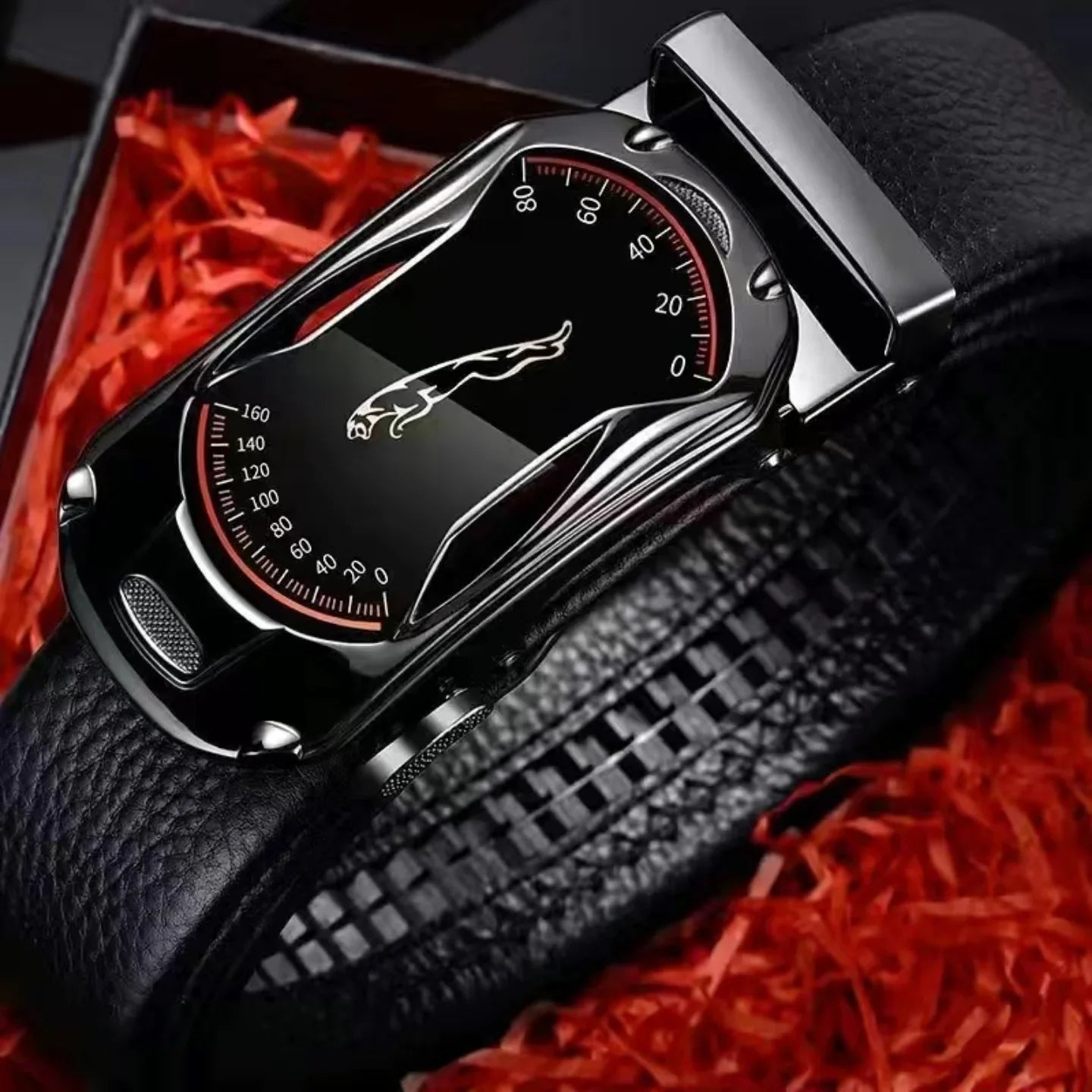 Cinto Masculino Jaguar Romenzi RZ339 com fivela automática dourada, prata ou preta, feito em couro PU com design sofisticado e ajuste preciso.