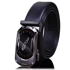 Cinto Masculino Jaguar Romenzi RZ339 com fivela automática dourada, prata ou preta, feito em couro PU com design sofisticado e ajuste preciso.