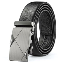 Cinto Social Masculino de Couro Romenzi RZ470 com textura macia e fivela metálica, perfeito para roupas sociais e visuais elegantes.