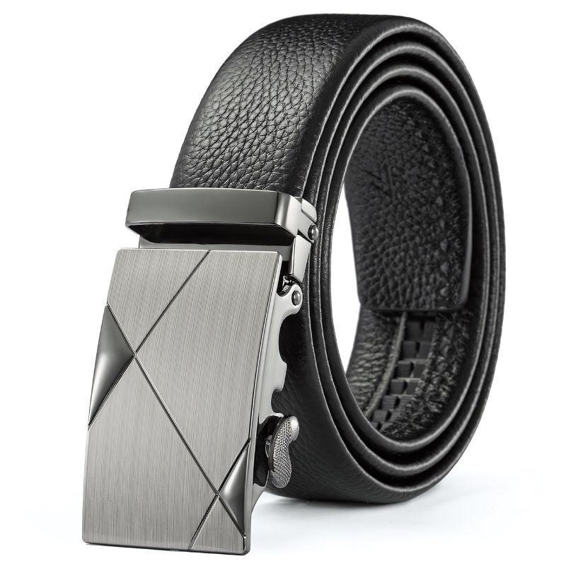Cinto Social Masculino de Couro Romenzi RZ470 com textura macia e fivela metálica, perfeito para roupas sociais e visuais elegantes.
