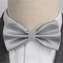 Gravata Borboleta Romenzi RZ453 com design elegante, acabamento premium e caimento perfeito para ocasiões especiais e looks sofisticados.