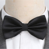 Gravata Borboleta Romenzi RZ453 com design elegante, acabamento premium e caimento perfeito para ocasiões especiais e looks sofisticados.
