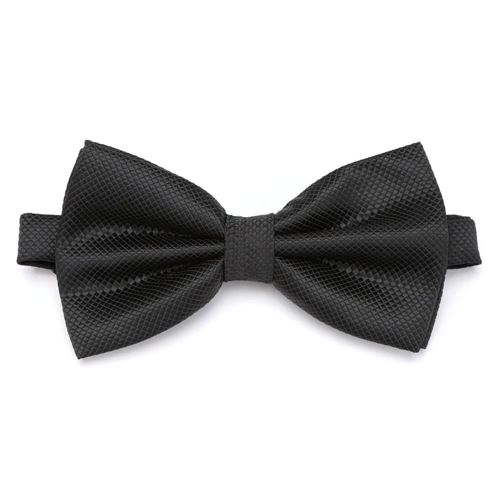 Gravata Borboleta Romenzi RZ453 com design elegante, acabamento premium e caimento perfeito para ocasiões especiais e looks sofisticados.