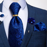 Conjunto com Gravata Romenzi Estampada RZ455, broche, anel e acessórios, ideal para ocasiões especiais e visuais refinados com personalidade.