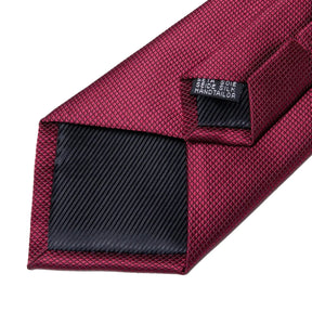 Gravata Romenzi Fortuna RZ451 com conjunto de broche e anel. Estilo refinado, toque acetinado e visual impactante para o homem moderno