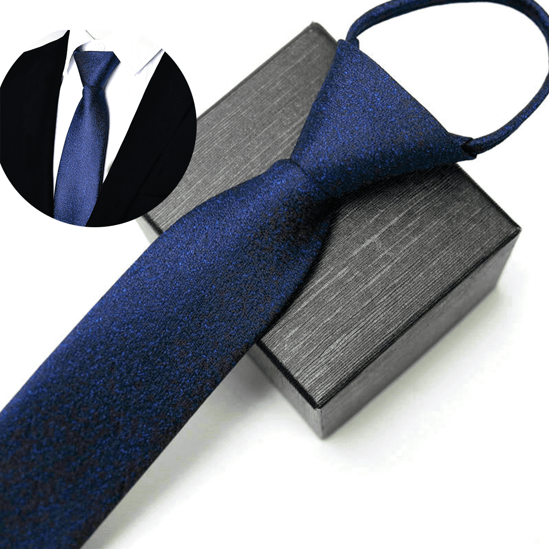 Gravata Romenzi Lumière RZ456, peça de acabamento impecável e toque suave, ideal para looks marcantes e cheios de distinção.