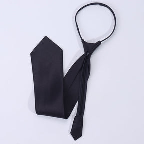 Gravata Romenzi Lumière RZ456, peça de acabamento impecável e toque suave, ideal para looks marcantes e cheios de distinção.
