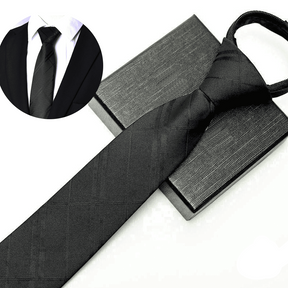 Gravata Romenzi Lumière RZ456, peça de acabamento impecável e toque suave, ideal para looks marcantes e cheios de distinção.