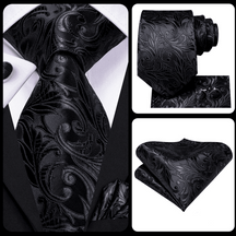 Conjunto Gravata Romenzi Vanguard RZ457 com lenço e abotoaduras, ideal para eventos sofisticados e composições masculinas refinadas.