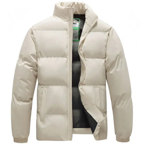 Jaqueta Acolchoada Masculina Romenzi High RZ239 com design clássico, isolamento térmico e estilo atemporal para conforto e sofisticação em dias frios.