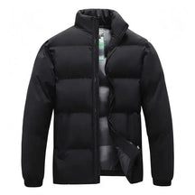 Jaqueta Acolchoada Masculina Romenzi High RZ239 com design clássico, isolamento térmico e estilo atemporal para conforto e sofisticação em dias frios.